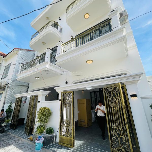Bán nhà 3 tầng full nội thất sau lưng mặt tiền Phạm Văn Đồng – 3,75 tỷ